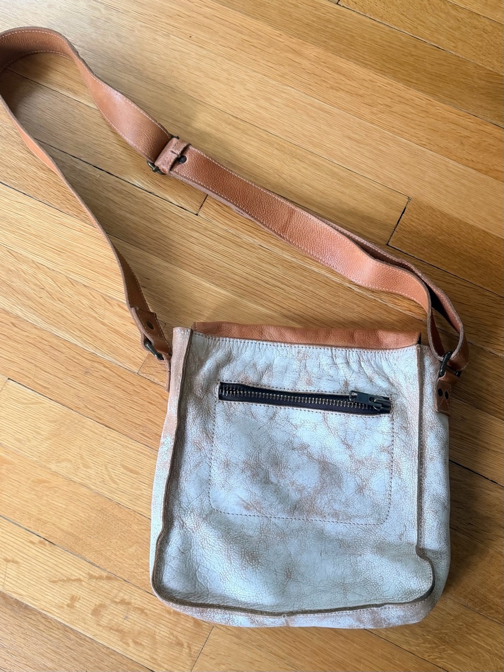 BED|STU Venice Beach Crossbody Bag | Nectar Lux Tan Rustic Leather - Picture 5 of 13